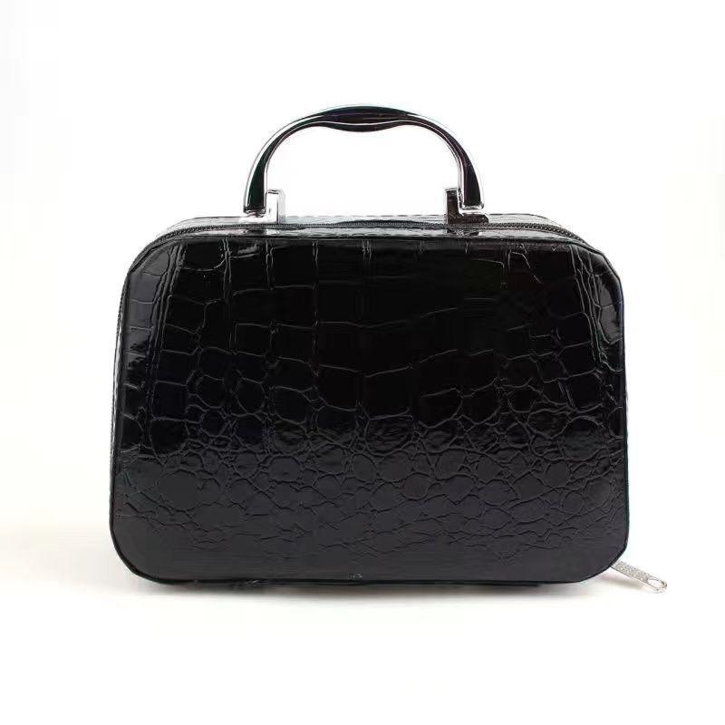 Портативный бытовой швейный набор: Многофункциональный набор для шитья с иглами и нитками в сумке для хранения