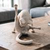 Фигурка кошки, лижущей попу, Забавная статуэтка кошки из смолы, Коллекционный причудливый орнамент с котенком для полки, стола, Подарок для любителей кошек