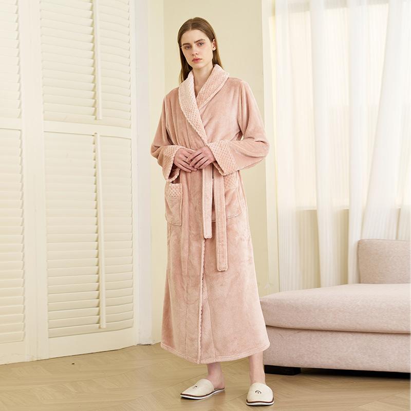 Men's Winter Shawl Collar Plush Fleece Bathrobe Soft Warm Long Sleeve Robe with Pockets Spa Robes for Men Comfortable Fluffy Homewear Sleepwear
