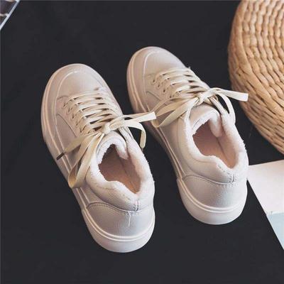 Ретро стиль Гонконга универсальные маленькие белые туфли женские весна и осень 2025 новая корейская версия студенческих туфель женские повседневные уличные съемки b