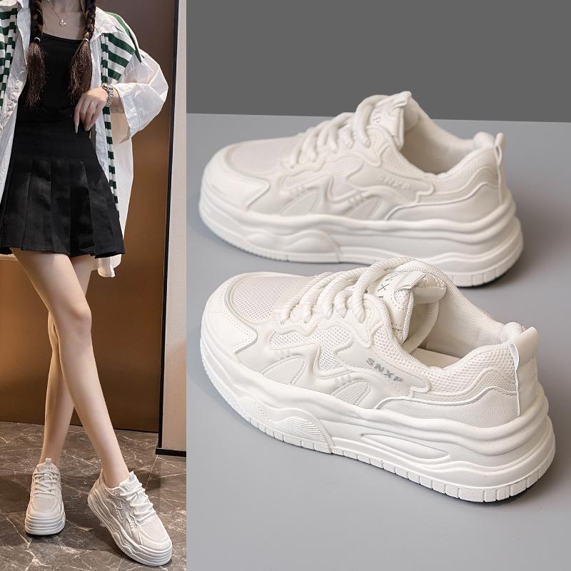 Маленькие белые туфли женские 2024 новые летние сетчатые туфли дышащая сетчатая толстая подошва с юбкой обувь спортивная и повседневная обувь
