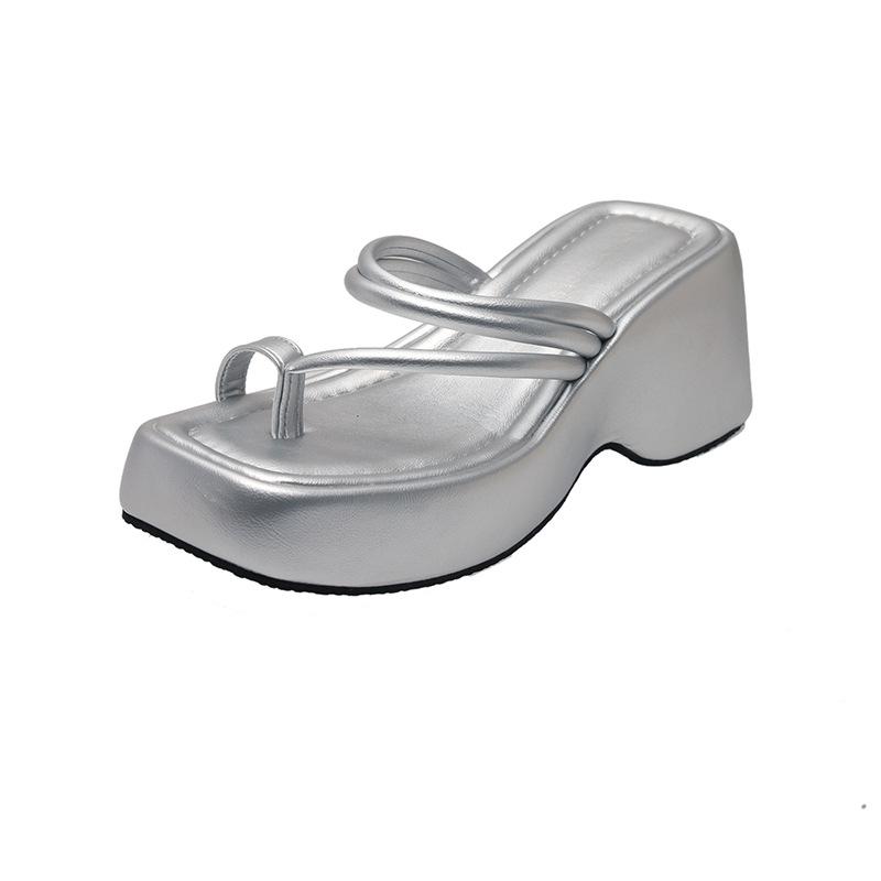 Fashion Hot Selling 2025 Shoes Women Rubber Flip Flops Female Slippers Slides Fashion Soft Hawaiian 2025 Flat Luxury Concise Rome Shoes