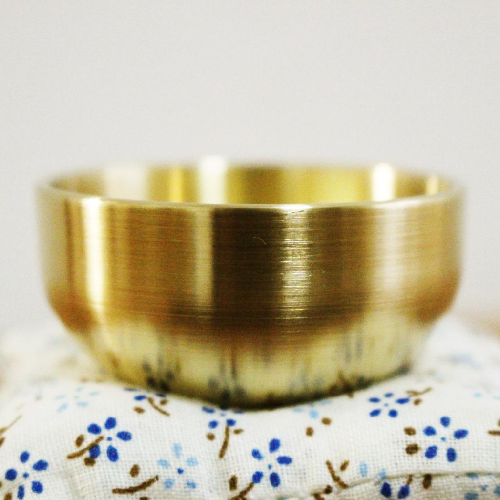 Buddhist Altar Accessories: Metal Reversible Incense Holder with Heart-Shaped Incense Dishes (White, Includes Orin and Korin)