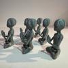 Статуя инопланетянина, медитирующая статуя инопланетянина из смолы, садовый орнамент, лучший художественный декор для дома или офиса в помещении и на открытом воздухе