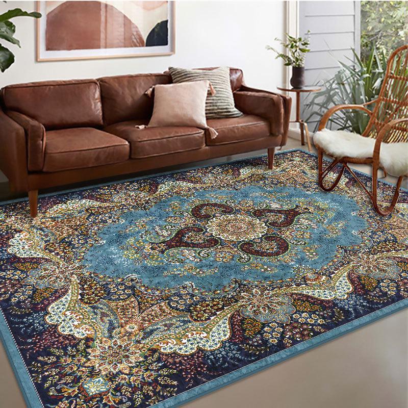 Современный бархатный ковер с элегантным цветочным узором в золотых и нейтральных тонах