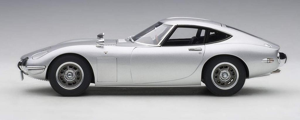 AUTOart Toyota 2000GT Silver 1/18