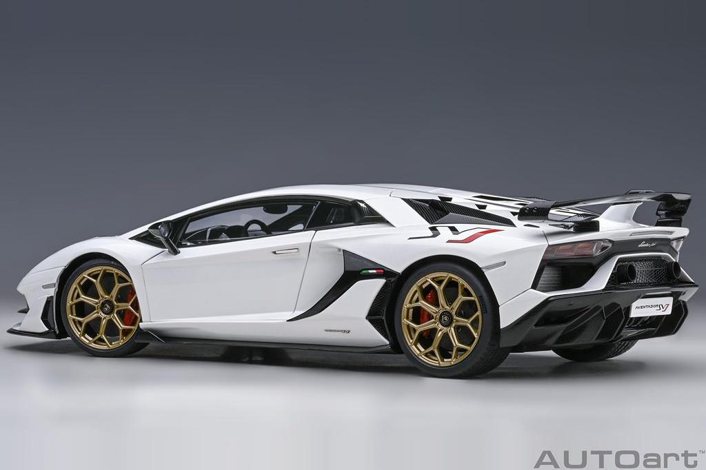 AUTOart Lamborghini Aventador SVJ Pearl White Готовый продукт 1/18