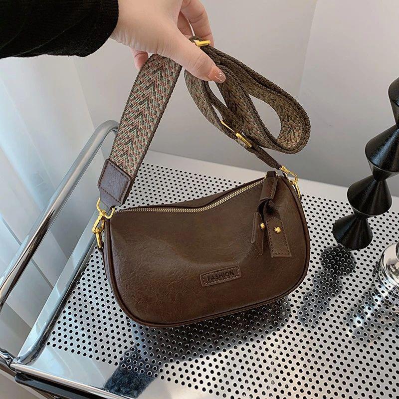 In Autumn and Winter, Boston Bags Are Popular This Year, Retro New Broadband Women's Versatile Small Bags, Pillow Bags, and Women's Messenger Bags.