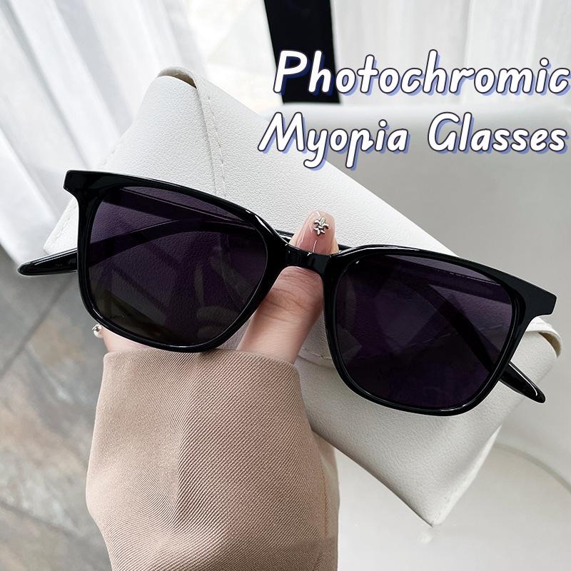 New Minimalist Women Photochromic Myopia Glasses Retro Tea Anti Blue Light Glasses Outdoor Color Changing Near Sight Glasses