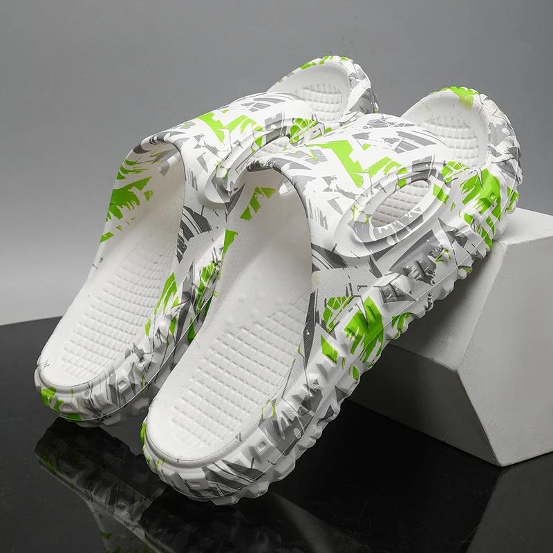 Уличные мужские тапочки Легкие мужские пляжные туфли Нескользящие шлепанцы для ванной Мягкие домашние сандалии Модные шлепанцы