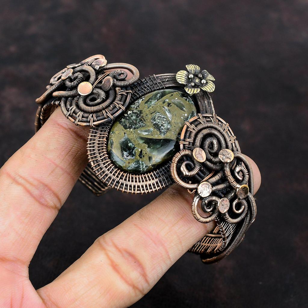 Медный браслет-манжета с серафинитом, браслет из медной проволоки, цветочные украшения, регулируемый браслет-манжета, ювелирные изделия ручной работы из драгоценных камней, подарок для женщин