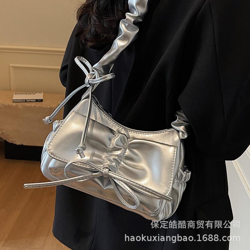 Нишевая плиссированная сумка под мышкой женская 2025 новая трендовая и модная красная сумка через плечо высококлассная универсальная сумка-мессенджер