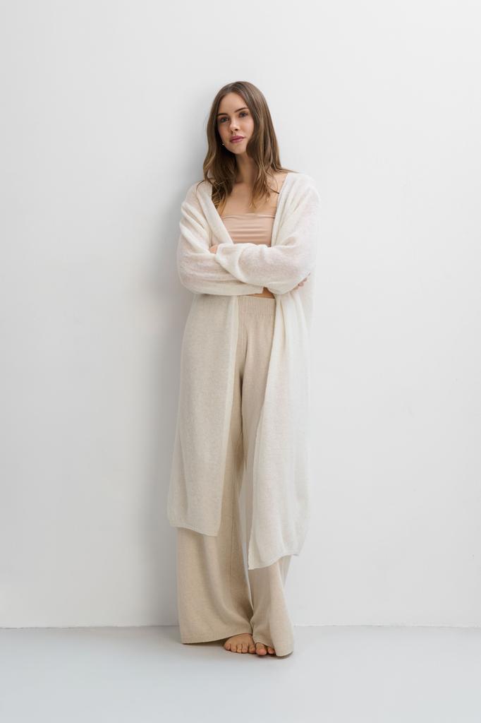 Long cardigan made of baby alpaca wool and ecru virgin wool