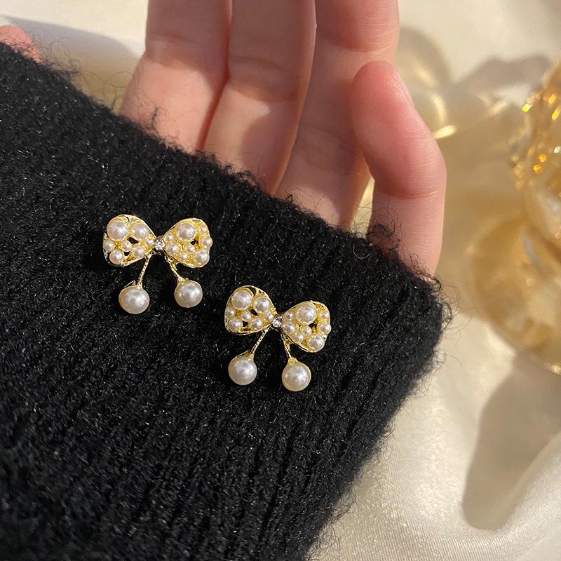 Серьги-подвески в форме сердца из серебра 925 пробы — модные, универсальные и в корейском стиле с акцентами из стразов