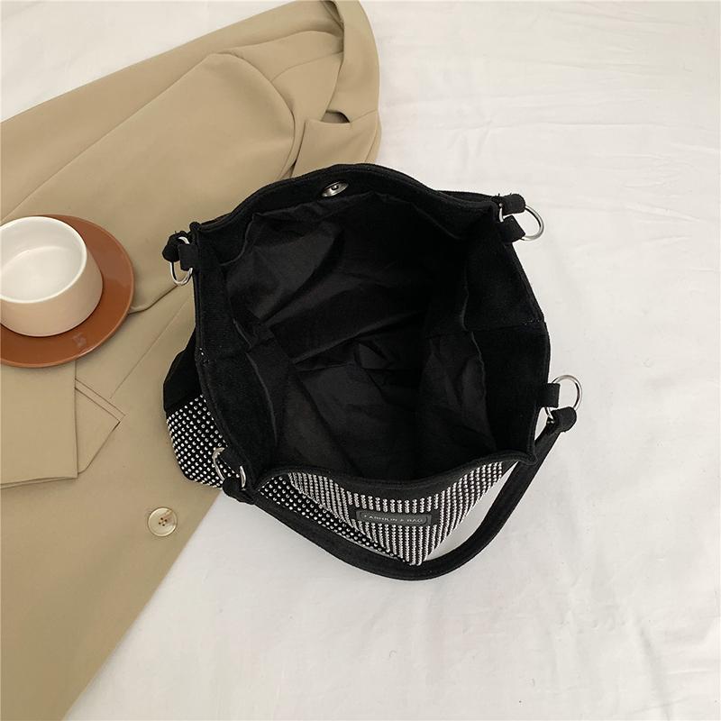 Hasp Pu Ladies Shoulder Bags Rhinestone Design Sewing Thread Bags for Women New Fashion Underarm Shopper Totes CLE