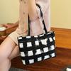 Трендовая сумка-тоут большой вместимости женская новая модная текстурная сумка под мышкой на плечо для поездок на работу клетчатая сумка