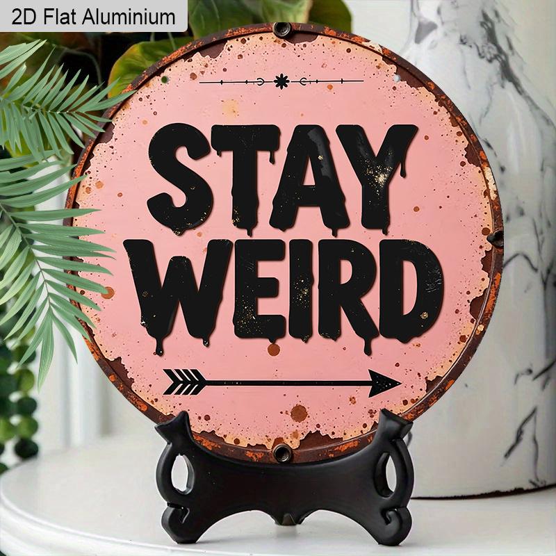 2D Flat Stay Weird Round Metal Sign, Vintage Pink Aluminum Wall Decor with Jute Rope, Rustic Distressed Art Hanging Plaque for Bedroom, Living Room