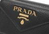 Кошелек Prada 1MH021 PRADA с кошельком для монет GL с логотипом VITELLO GRAIN NERO из телячьей кожи с черной золотой фурнитурой, тройное сложение [предмет]