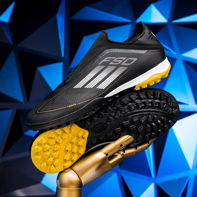 New Luo football shoes, boys and girls, girls, broken nails and spikes, competition training football shoes