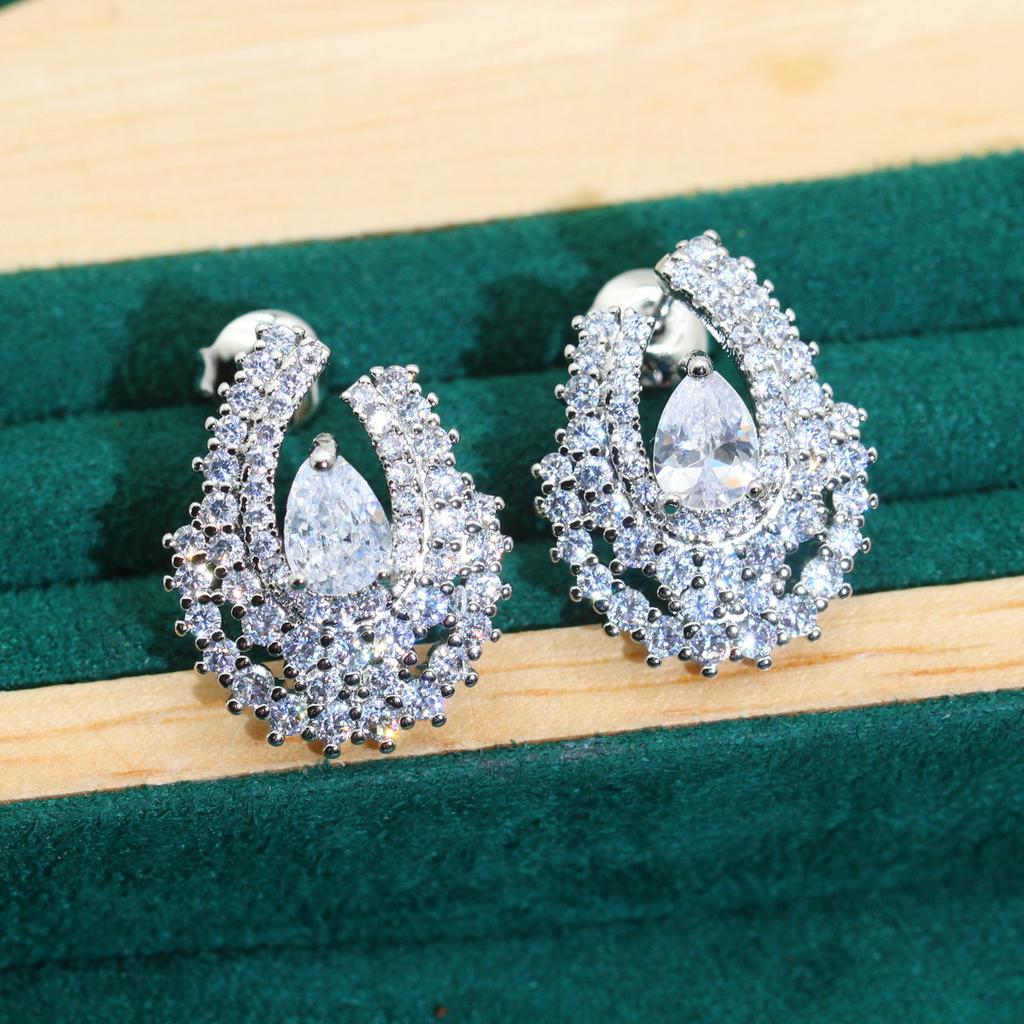 Europe and The United States Hot Zircon Bracelet Necklace Earrings Lady Jewelry Set