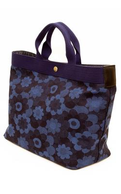 Сумка-тоут для формата А4, сделанная в Окаяме, с большим количеством ромашек, идеально подходит в качестве подарка на день рождения для женщин [creare KIKI], размер, легкая, Япония, деним, тоут, место,
