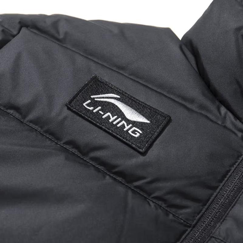 Li Ning Футбольная серия Логотип Буква Минималистичный Модный Повседневный Воротник-стойка Толстая Теплая Пуховая Куртка Мужская Верхняя одежда YYMV217-1