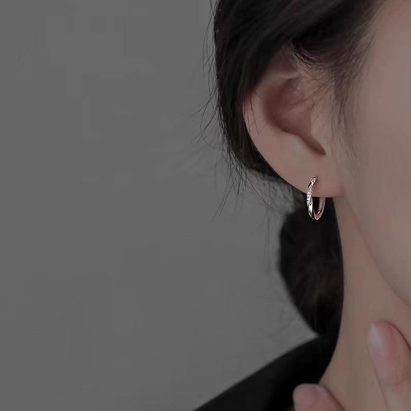 Серьги-кольца из стерлингового серебра 925 пробы: 2025 Современный Нишевый Дизайн - Элегантный и Роскошный для Женщин