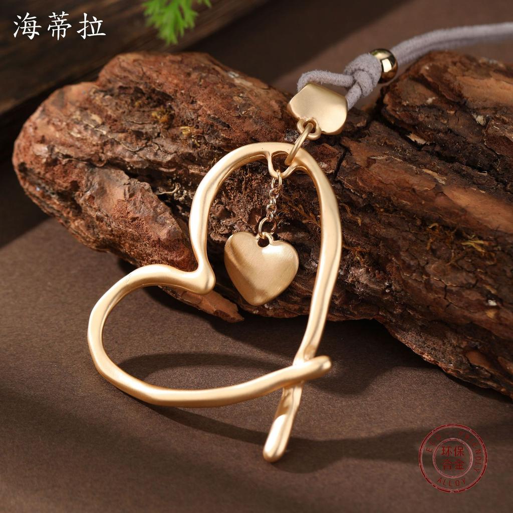 Новое матовое полое сердце, кожаный шнурок, длинная подвеска, женское универсальное бархатное длинное колье в форме сердца