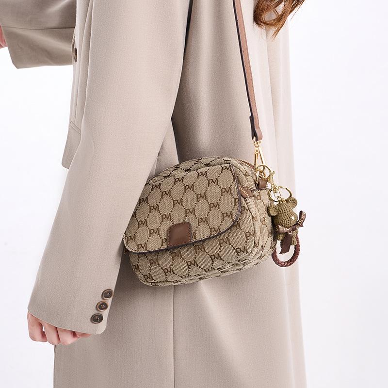 Сумка Весна Женская Crossbody Универсальная Сумка на Плечо Легкая Роскошь Премиум Нишевый Дизайн Маленькая Сумка-портфель Простая