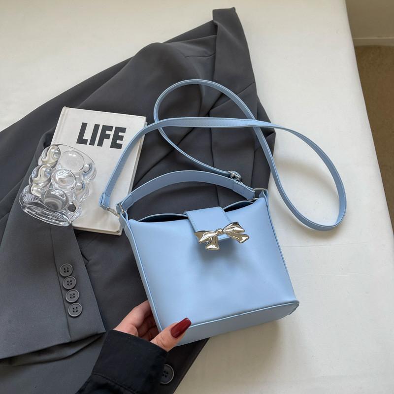 2024 New Casual Armpit Bag Simple Street Fashion Handbag Crossbody Bucket Bag Women French Chic Shoulder Bag Black