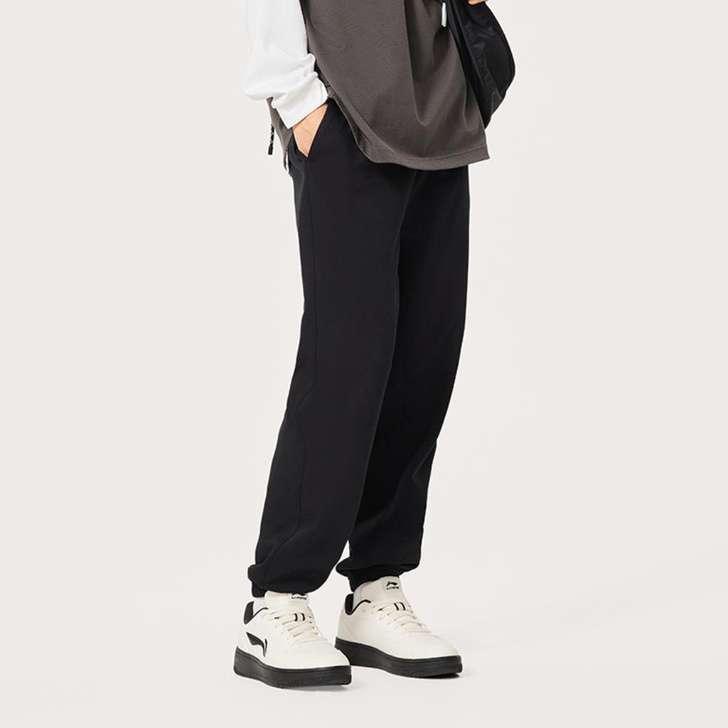 Li Ning Sports Lifestyle Series однотонные удобные влагоотводящие повседневные брюки с манжетами мужские низы черного цвета AKLU577-1