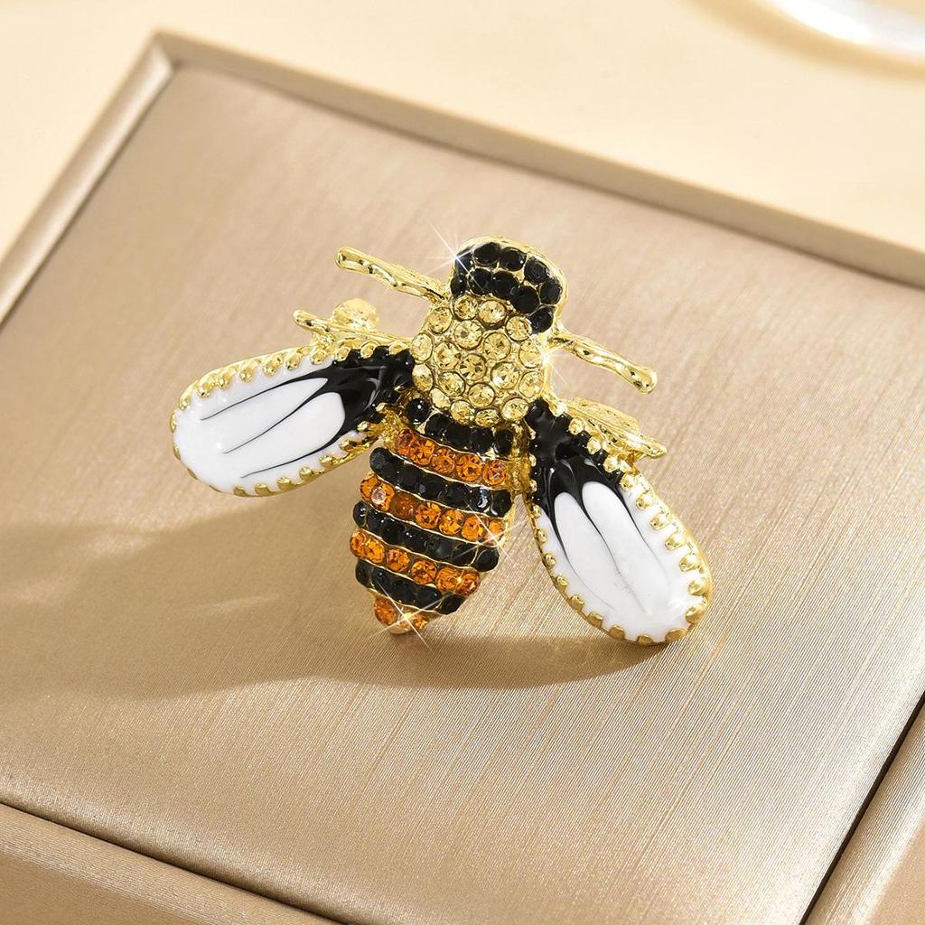 Элегантная брошь в виде пчелы со стразами - уникальный аксессуар в виде насекомого с эмалью