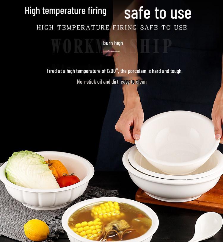 Большая чисто-белая керамическая суповая тарелка для дома или ресторана.