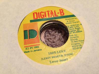 7-дюймовая пластинка LEROY SMART - 100% Love NONE Digital-B 1992 Ямайка Регги, Ска и Даб Б/У