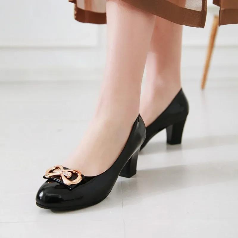 Распродажа женской обуви 2024 года, новые женские туфли-лодочки без застежек, осенние туфли-лодочки с острым носком, однотонные туфли-лодочки с бабочкой и металлическим украшением, с неглубоким горлом