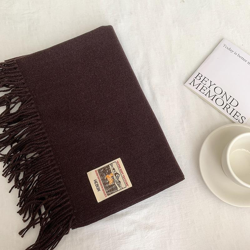 A Winter-specific, All-color, Multifunctional Scarf with A Soft Texture, Resembling The Feel of Cashmere, Providing Warmth and Protection.