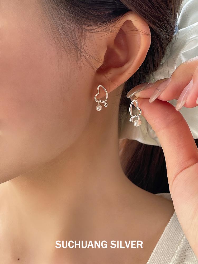Серьги-пусеты Su Chuang S925 из стерлингового серебра с неровной жемчужиной в форме сердца - Элегантные высококачественные украшения для ушей для женщин
