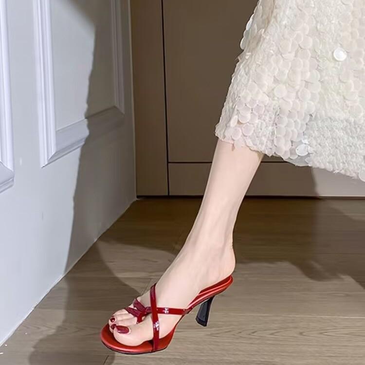 Женские летние новые сандалии с юбками, универсальный темперамент, тонкие ремешки, высокие каблуки, красные шлепанцы