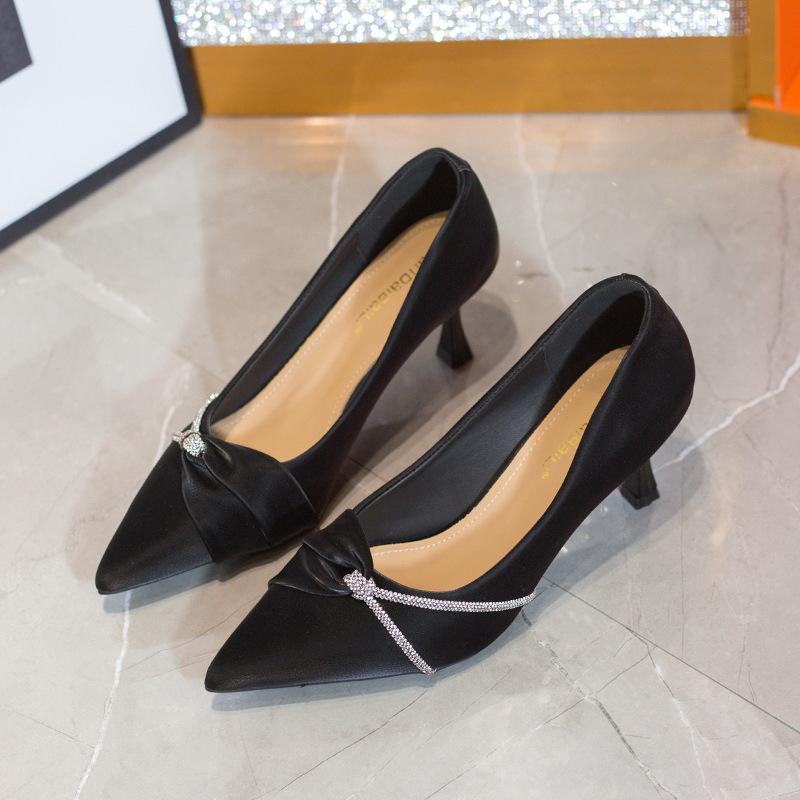 Французские туфли на высоком каблуке женские 2025 весна и осень новая одинарная обувь с острым носком тонкий каблук стразы нежный ветер темперамент с юбкой женская обувь