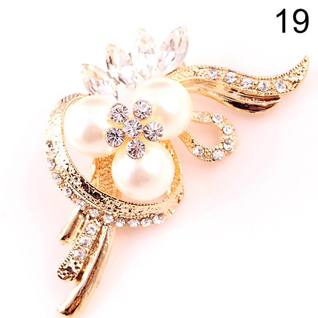 Fashion Jewelry High Quality Gold Color Brooch Pins Crystals Imitation Pearl Flower Brooch Women Wedding Party Accessories
