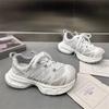 Летние новые кроссовки для пап женские кожаные на толстой подошве дышащая сетка модные легкие ремешки спортивная и повседневная обувь женская