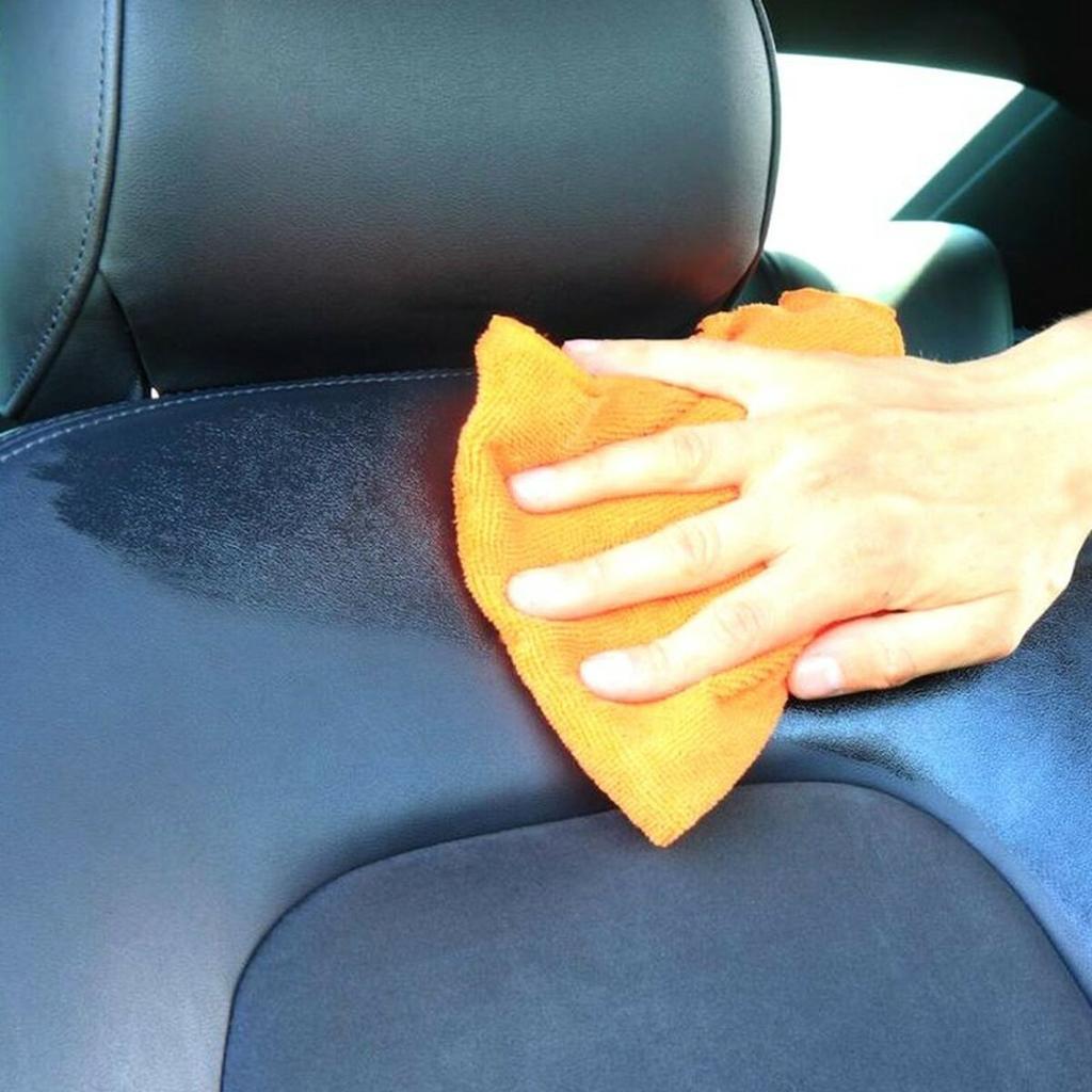 Очищает обивку OCC Motorsport OCC470861 200 мл