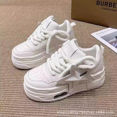 Европейские звездные шнурованные туфли на толстой подошве-маффин, повседневные, 2025 новинка, взрыв интернет-знаменитости, суперпопулярные повседневные кеды для женщин