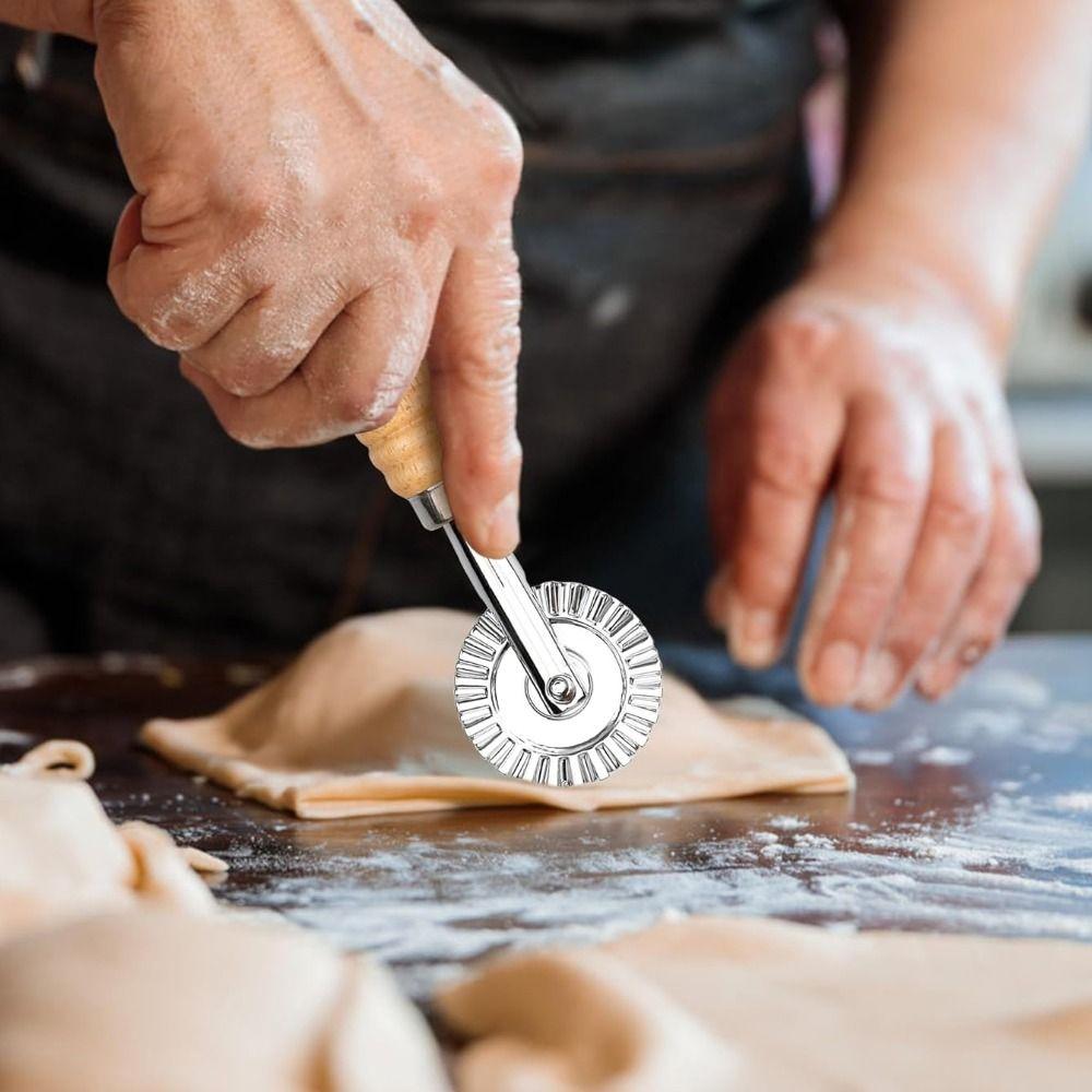 Многофункциональное ручное колесо для нарезки пиццы, ручная форма для печенья из цинкового сплава с боковой вышивкой, деревянная ручка, форма для пасты, печенья