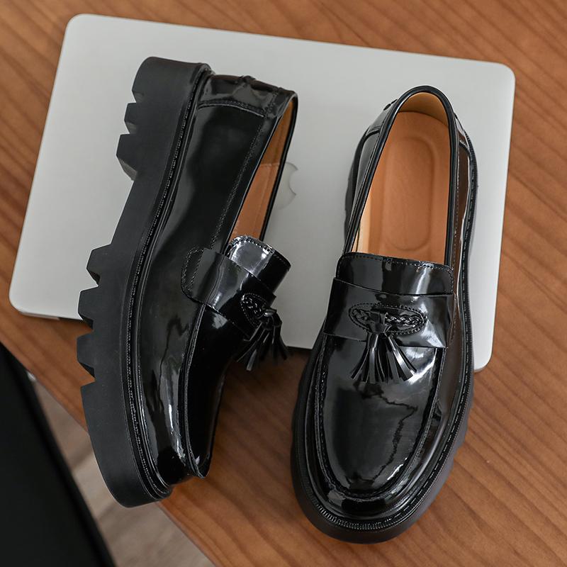Brand New Slip-On Thick Soled Casual Leather Shoe Korean Style Fashion Round Head Handmade Leather Fringe Lazy Loafers Men Shoes