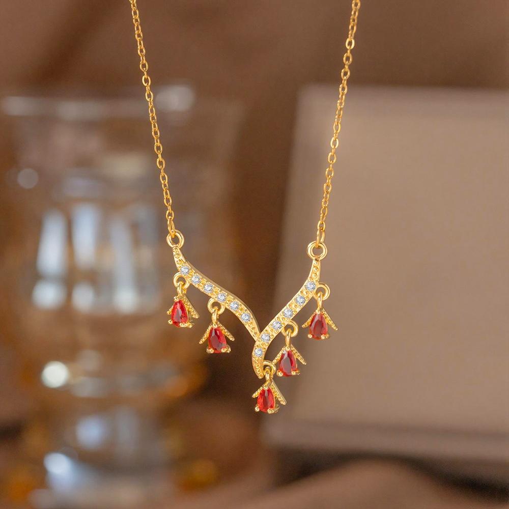Elegant Female White Red Green Zircon Stone Leaf Water Drop Pendant Necklace Vintage Gold Color Wedding Jewelry For Women