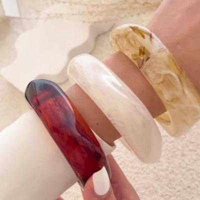 2025 Ювелирные изделия Винтажные Акриловые Большие Геометрические Неправильной Формы Браслеты-Манжеты для Женщин Модные Смоляные Широкие Браслеты