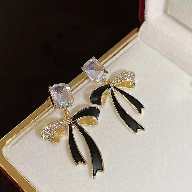 Классические белые черные серьги-бантики для женщин, свадебные серьги с квадратными кристаллами, модные ювелирные изделия с геометрической формой и эмалью