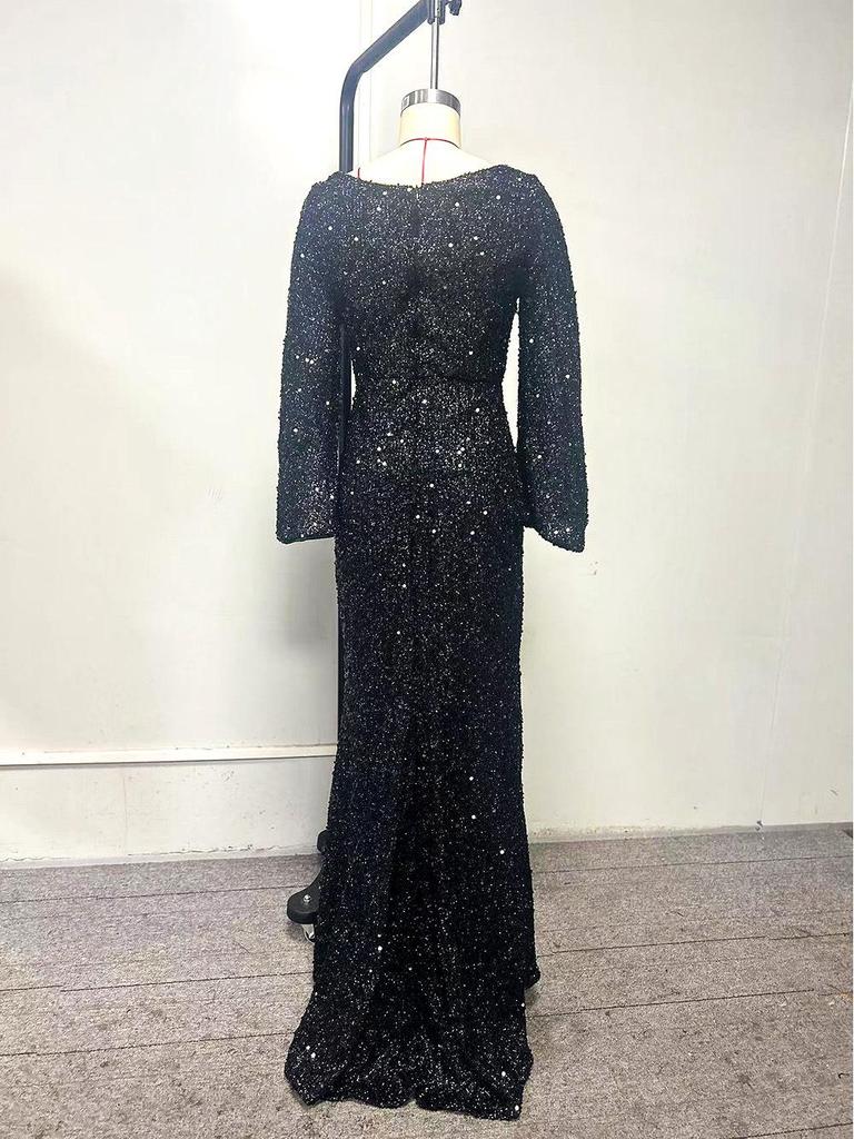 Вечернее платье с V-образным вырезом и рукавами-трубами, украшенное пайетками, 2025