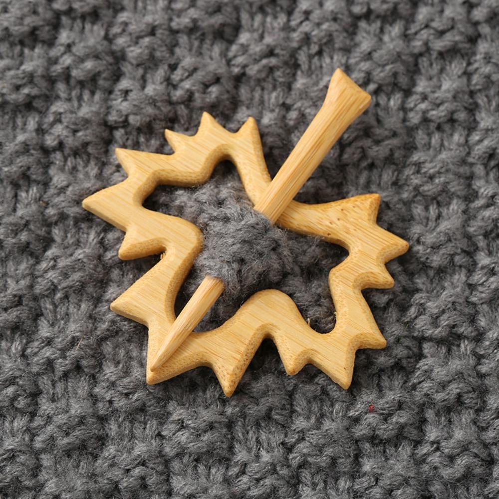 Maple Leaf Animal Sweater Pin Umbrella Kitty Scarf Buckle Dancing Piggy Wooden Brooch  Party